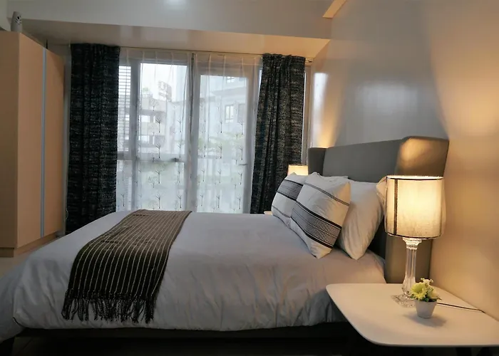 Eighty One Building C53j Condotel * Manille