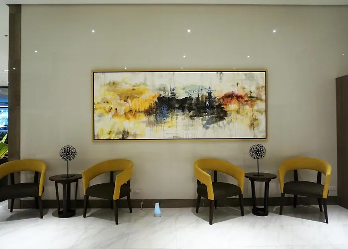 Eighty One Building C53j Condotel